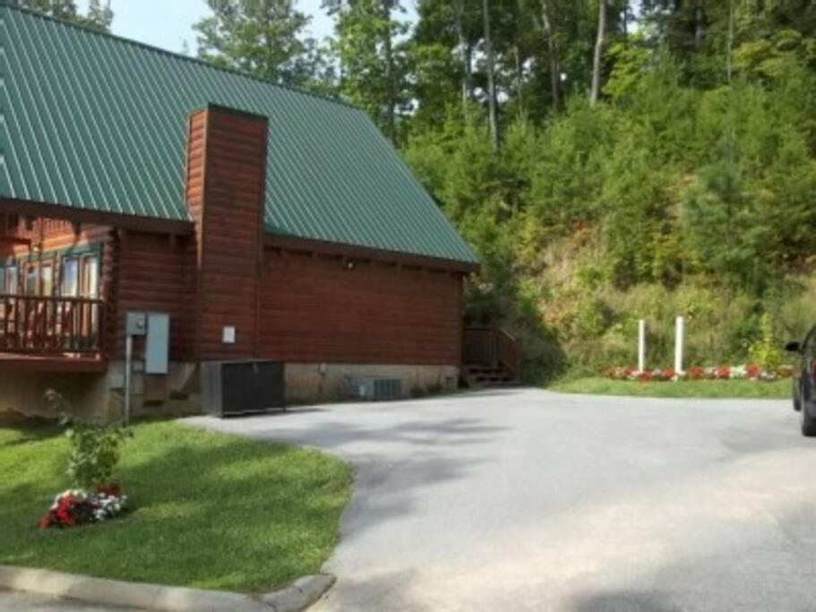 Solid Ground Lodge With Yard! 鸽子谷 外观 照片